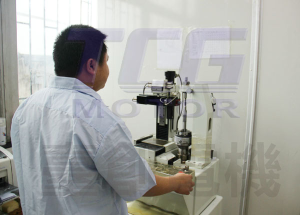 Gear accuracy detector